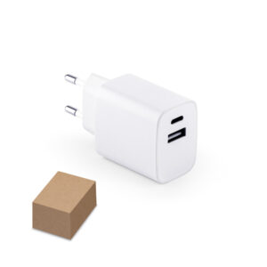 Adaptador de corrente com porta